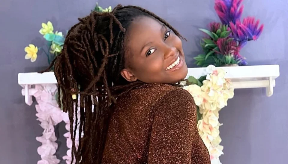 Préserver, transmettre, réinventer : "OKOUTA" le voyage d'Ayodélé au cœur des rythmes béninois