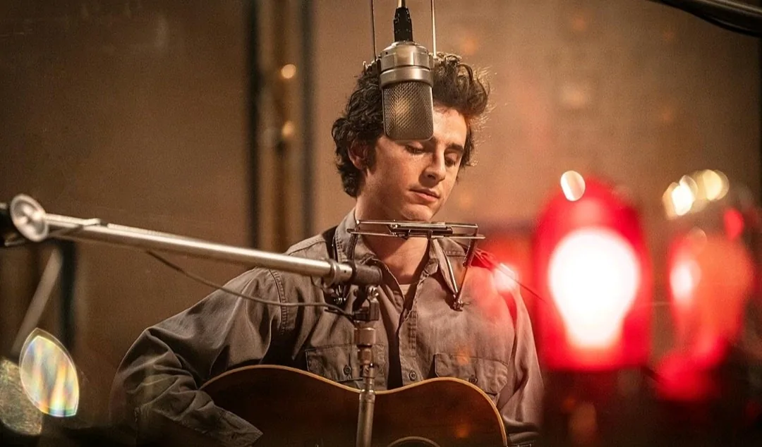 UN PARFAIT INCONNU : TIMOTHÉE CHALAMET INCARNE LA LÉGENDE BOB DYLAN