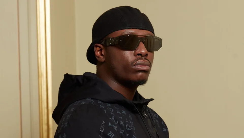 WERENOI FRAPPE ENCORE : UN NOUVEL ALBUM SEULEMENT CINQ MOIS APRÈS PYRAMIDE 2