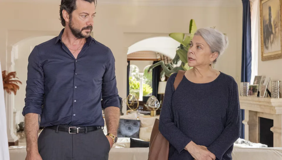 "DEUX TOMBES" : ÁLVARO MORTE "LE PROFESSEUR" SIGNE UN RETOUR MARQUANT SUR NETFLIX