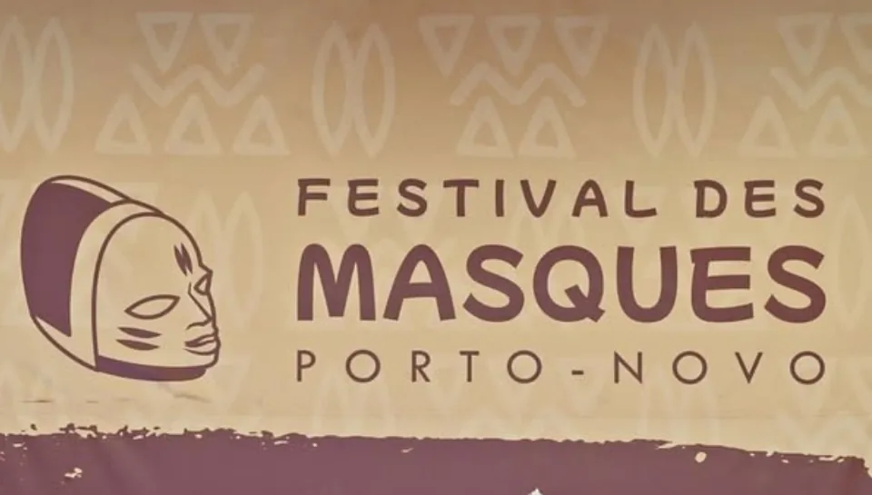 FESTIVAL DES MASQUES DE PORTO-NOVO 2025 : QUAND LES TRADITIONS RENCONTRENT LA SCÈNE CONTEMPORAINE