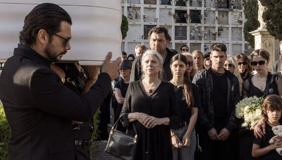 "DEUX TOMBES" : LA MINI-SÉRIE ESPAGNOLE SOMBRE QUI DÉRANGE LES CONSCIENCES ET BOUSCULE NETFLIX