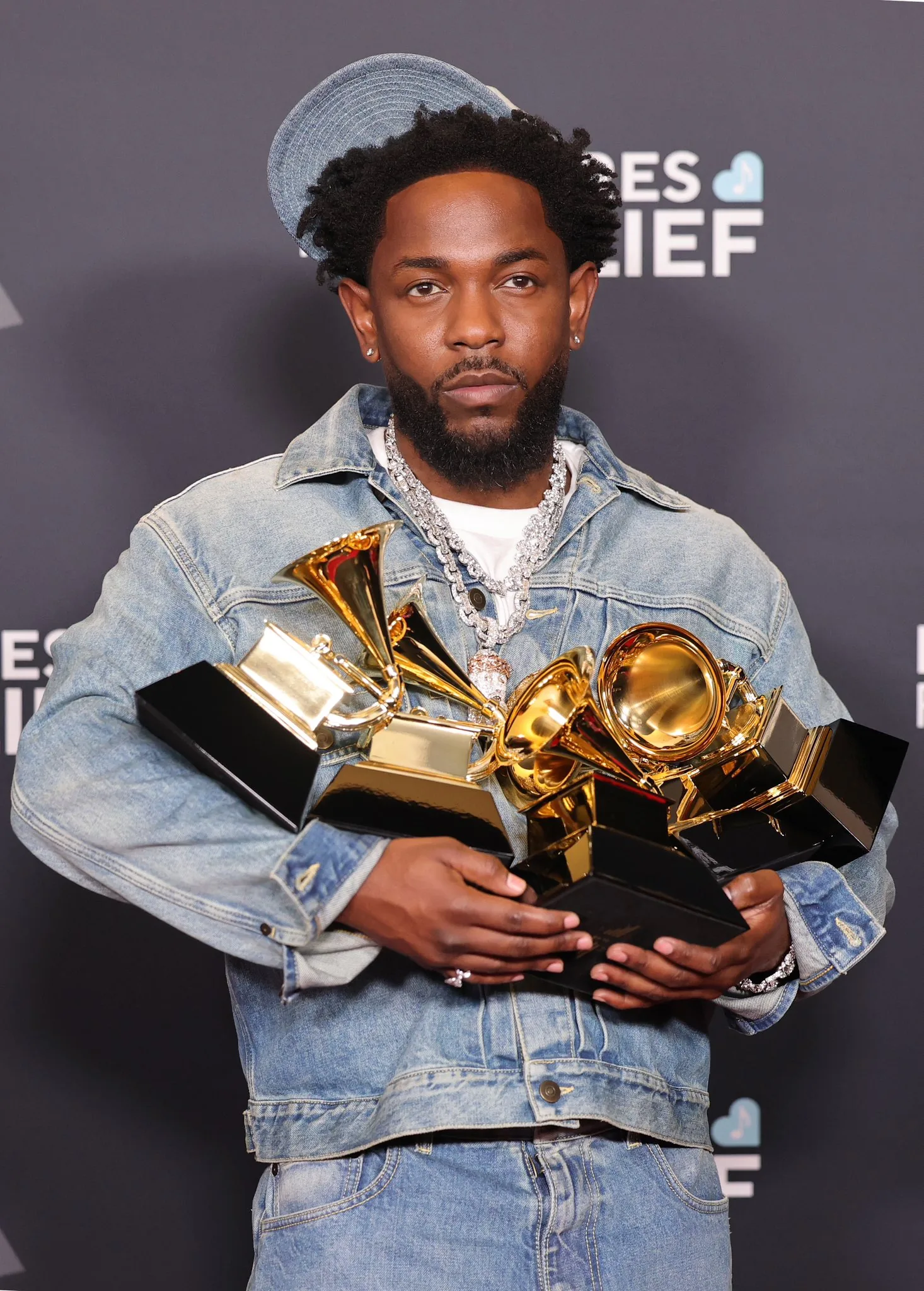 GRAMMY AWARDS : KENDRICK LAMAR ENTRE DAVANTAGE DANS LA LÉGENDE 