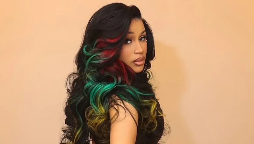 CARDI B REVIENT AVEC "AM I THE DRAMA ?" : UN ALBUM QUI OSCILLE ENTRE RENOUVEAU COLÈRE ET ASSURANCE