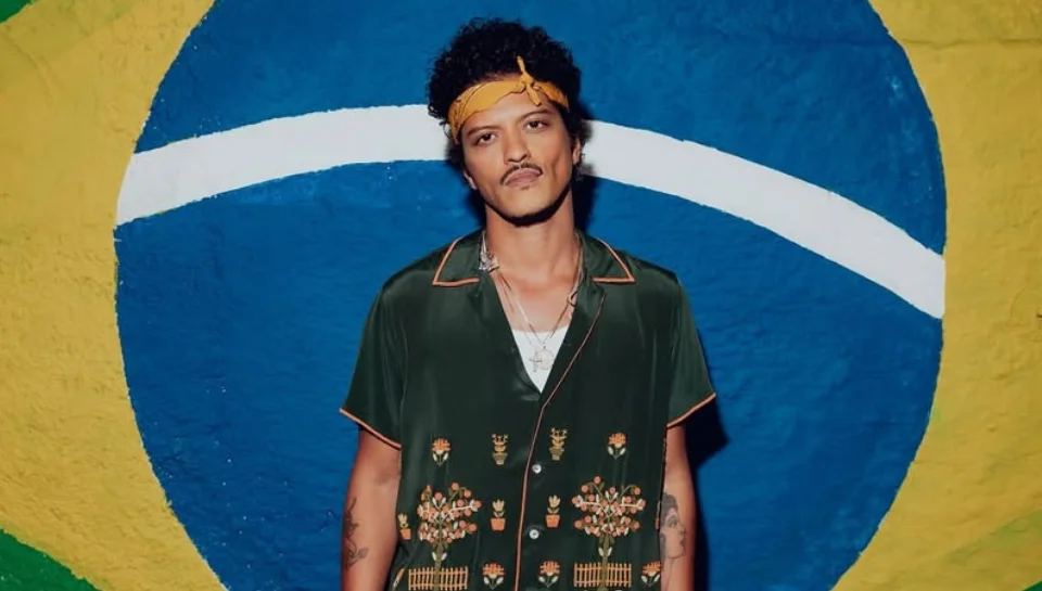 Entre groove latino et âme Motown, Bruno Mars rallume la flamme avec "The Romantic"