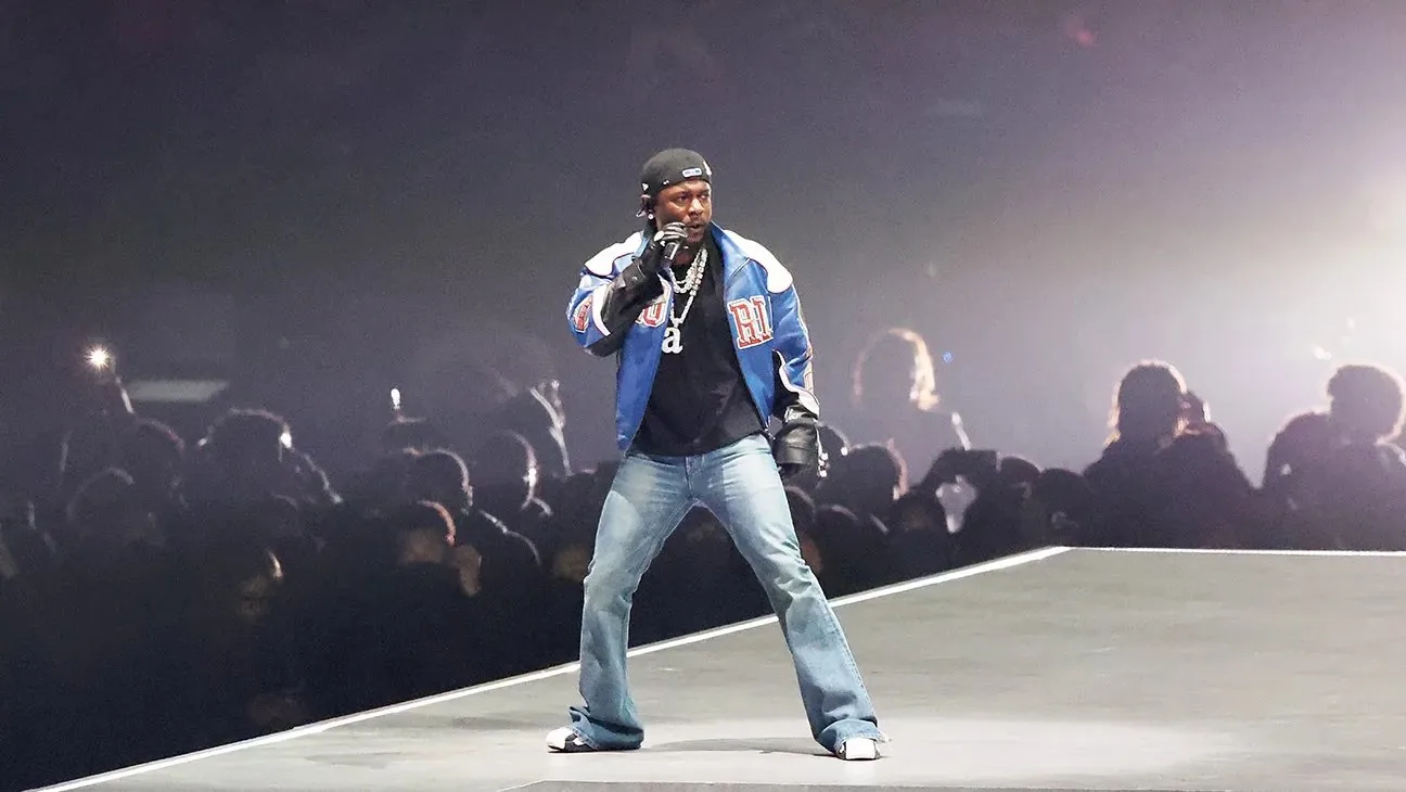 KENDRICK LAMAR ENFLAMME LE SUPER BOWL AVEC UNE PERFORMANCE HISTORIQUE