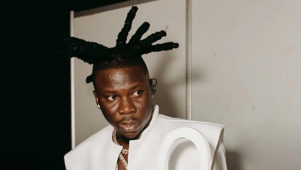 STONEBWOY PRÉPARE UN RETOUR SURPRISE AVEC "THE TORCHER" UN EP QUI S'ANNONCE OFFENSIF