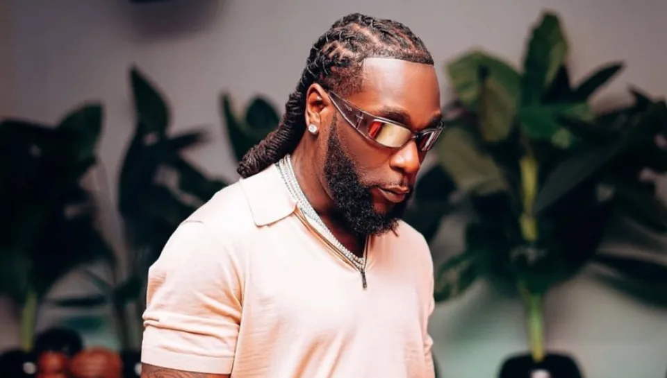 "NO SIGH OF WEAKNESS" : BURNA BOY LIVRE UN 8è ALBUM AMBITIEUX ENTRE PUISSANCE ET ÉMOTIONS