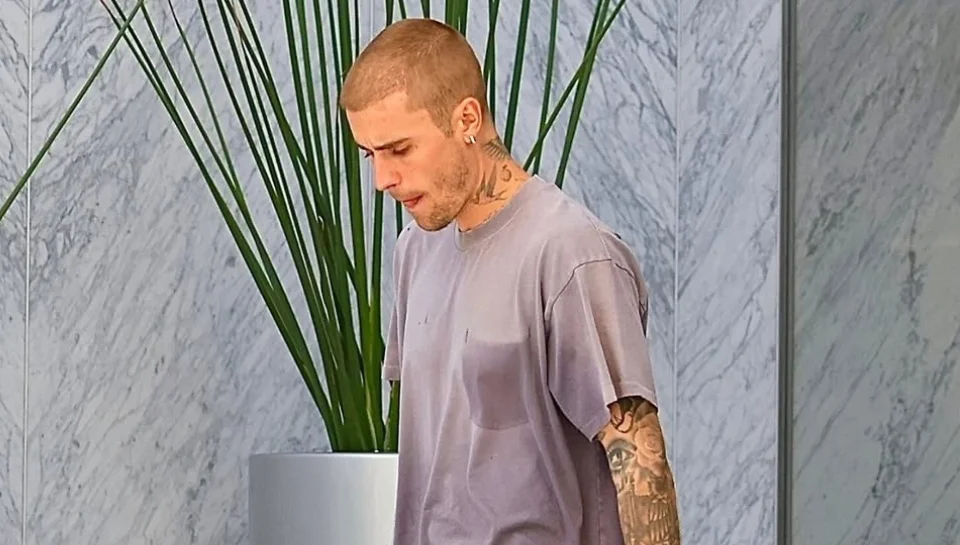 JUSTIN BEIBER ENTRE CONFIDENCES INTIMES ET EXPÉRIMENTATIONS MUSICALES SUR "SWAG II" SON NOUVEL ALBUM